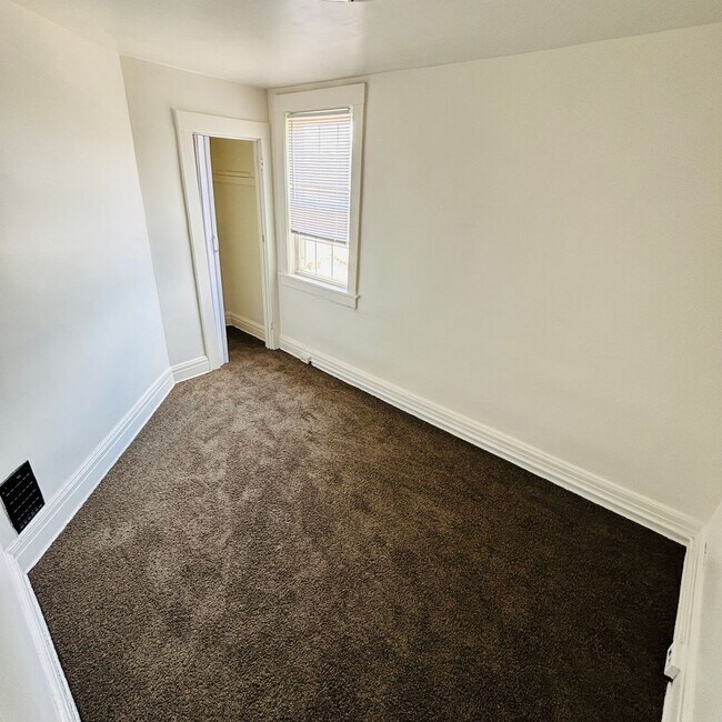 Building Photo - 551 Park Pl
