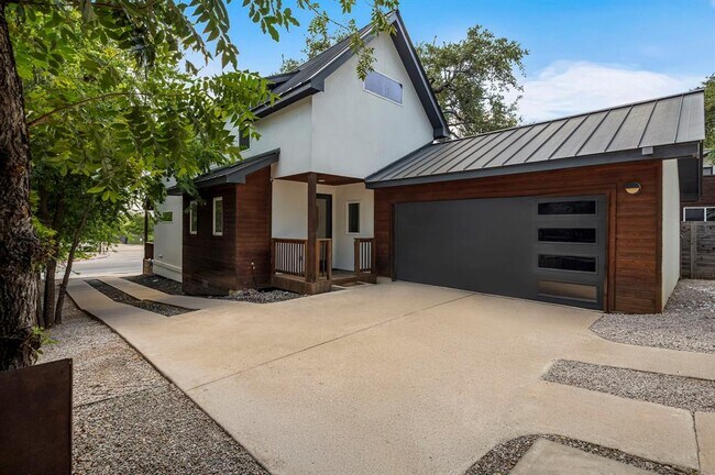 Building Photo - 2812 Oak Springs Dr