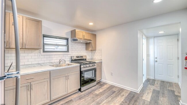 Building Photo - 2637 Arctic Ave