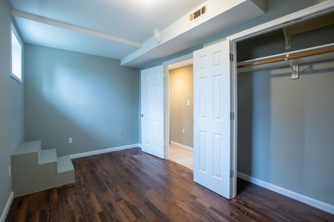 Building Photo - Lovely 2 BR/1 BA Condo in Columbia Heights!