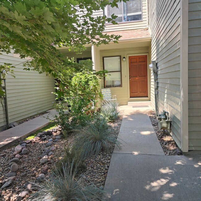 Building Photo - 3BR/2.5BA Townhome for Rent