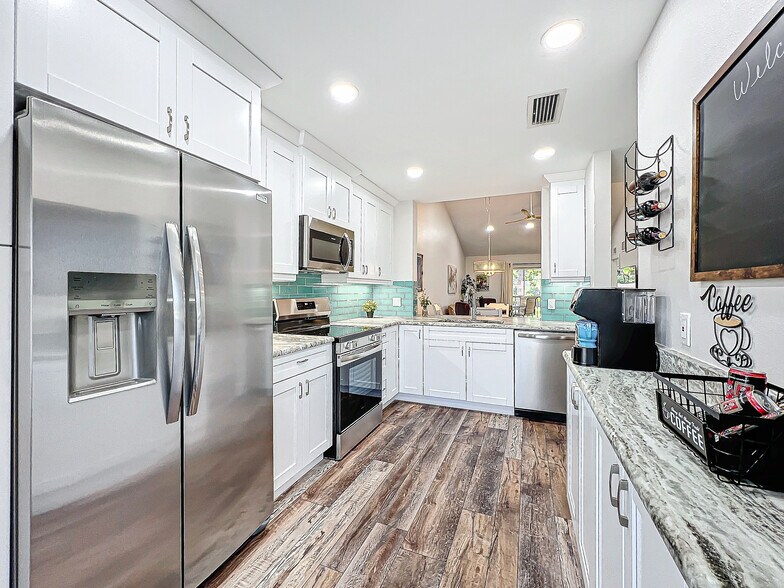 Building Photo - 1407 Pine Lake Dr