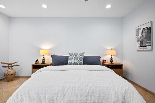 Building Photo - 73416 Mariposa Dr