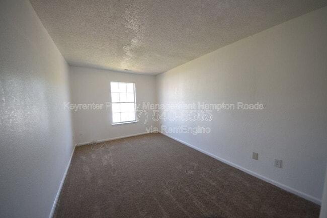 Building Photo - 701 Nottaway Dr