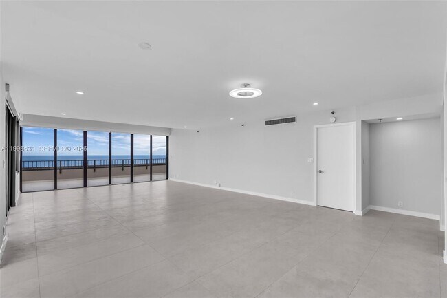 Building Photo - 251 Crandon Blvd