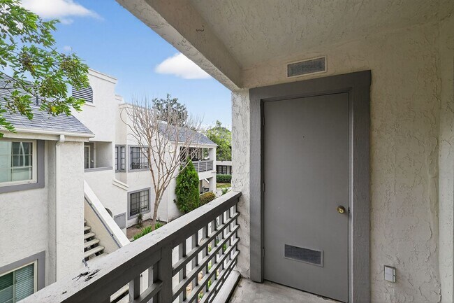 Building Photo - Santee 2 Bedroom 2 Bath Condo with Garage