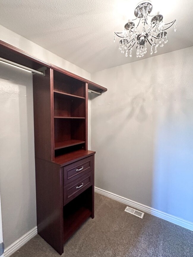 Building Photo - Beautiful Duplex, High End Finishes with L...