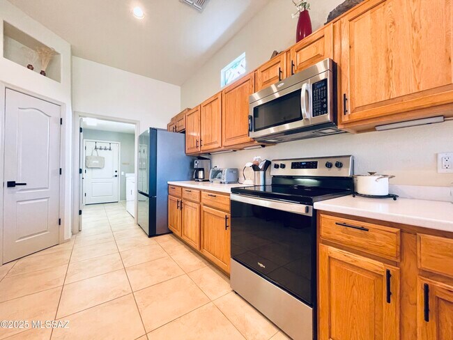 Building Photo - 13045 N Burrobush Loop