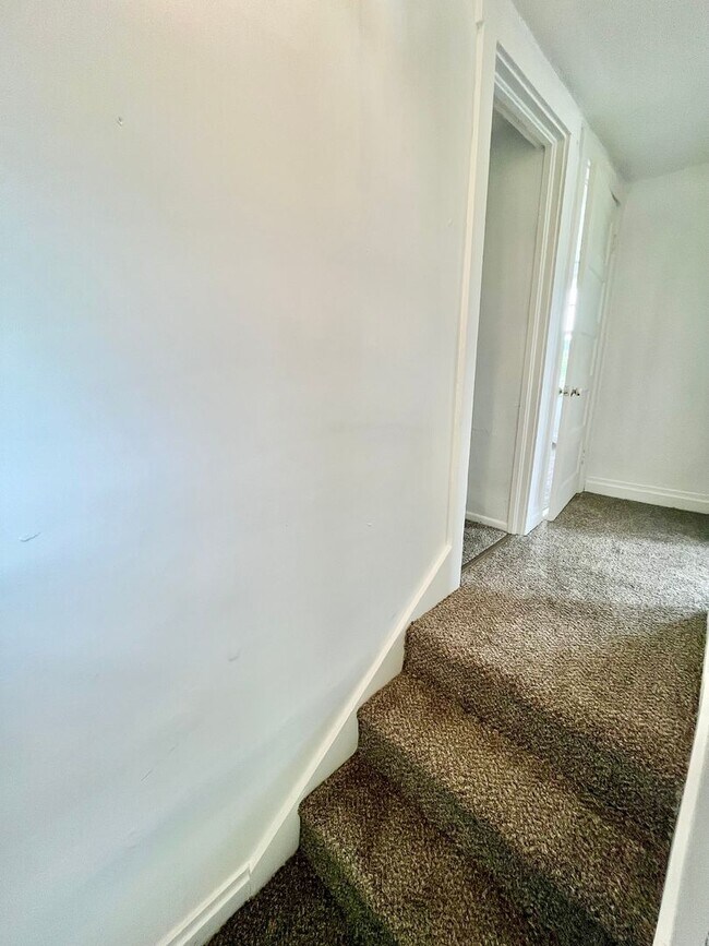 Building Photo - 2 Bedroom Single-Family Home in Bellefonte – Available August 1