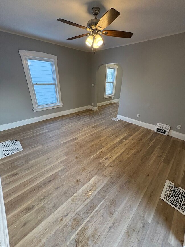 Building Photo - Two bedroom/ Two bath house