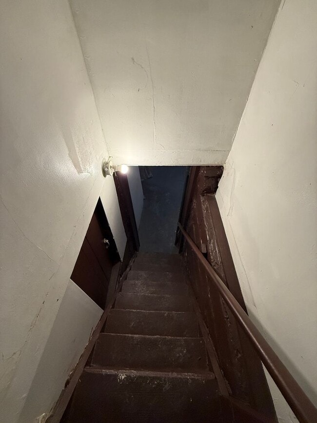 Building Photo - Well-Maintained 4-Bedroom Home with Historical Charm Near Downtown Jackson