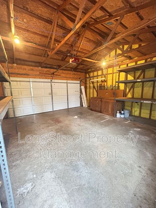 Building Photo - 2520 NW Robinhood St