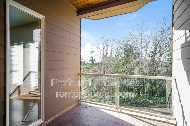 Building Photo - 2623 NE Rocky Butte Rd