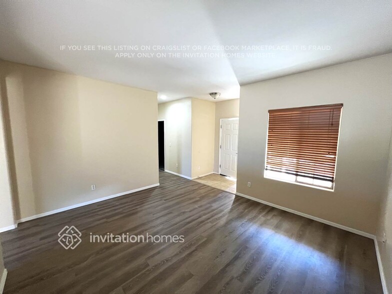 Building Photo - 41552 N Salix Dr