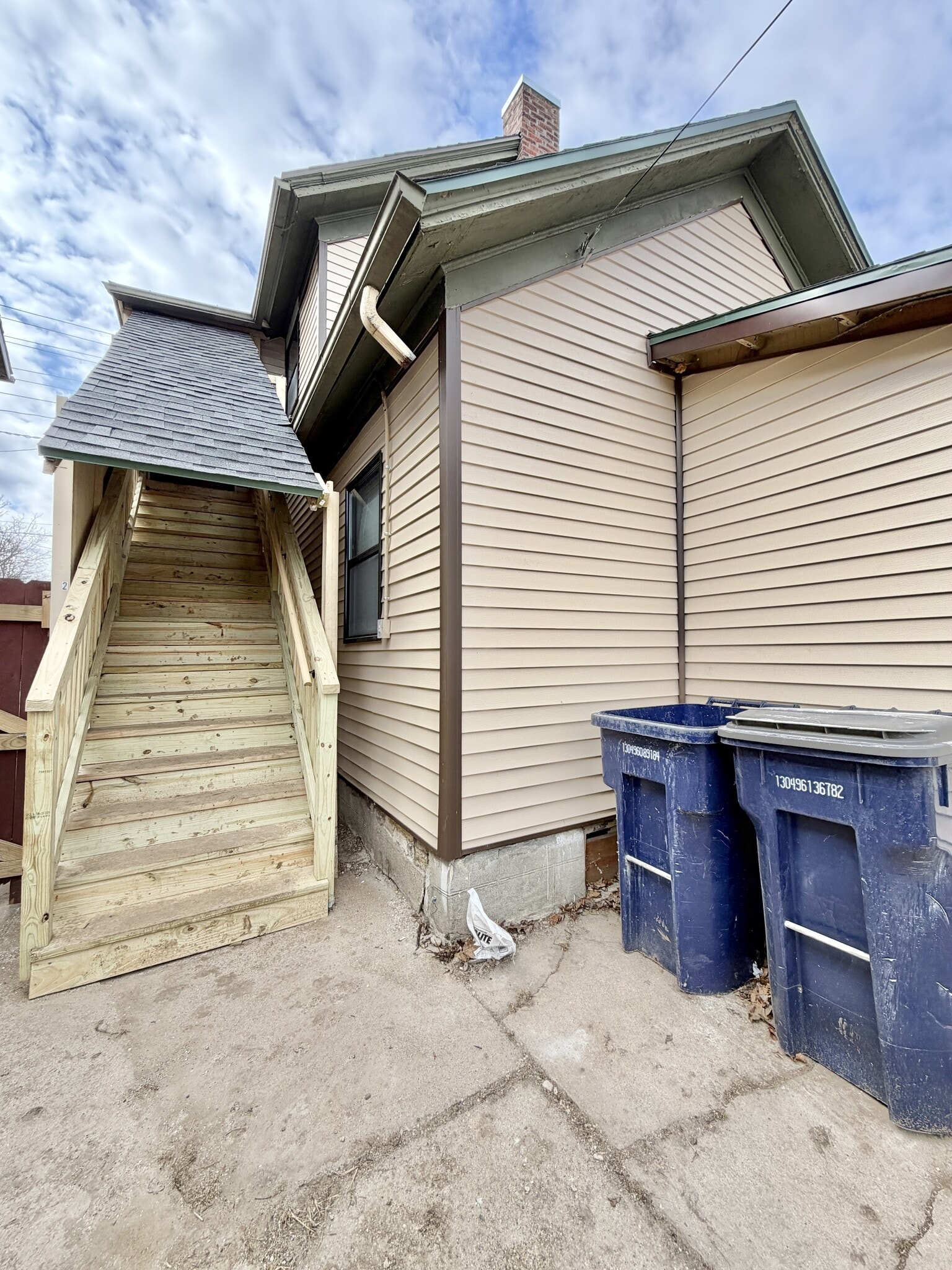 Building Photo - 425 S Jackson St