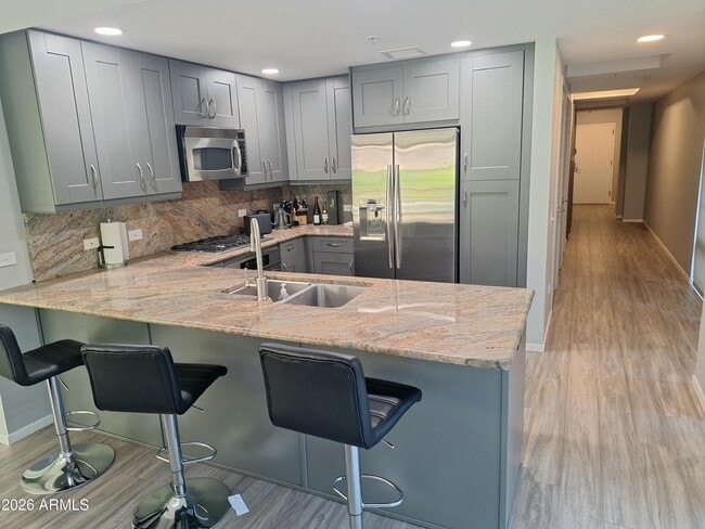 Building Photo - 7137 E Rancho Vista Dr
