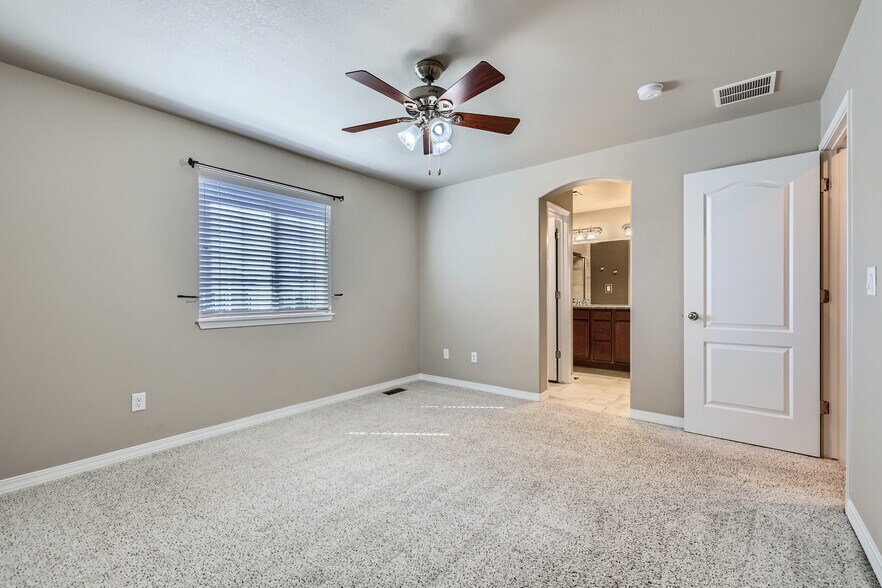 Building Photo - 8883 White Prairie Vw