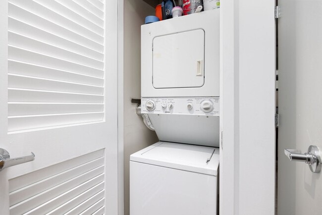 Building Photo - 1BD/1BATH Perfectly situated 1 bedroom condo for rent in Downtown!