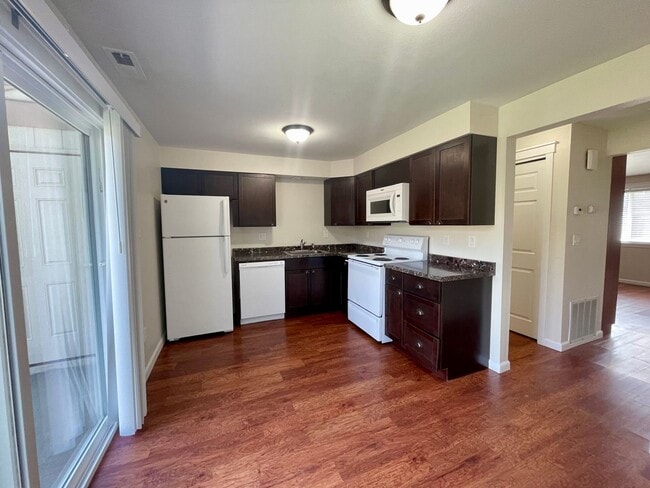 Building Photo - 1634 Cherry Ln