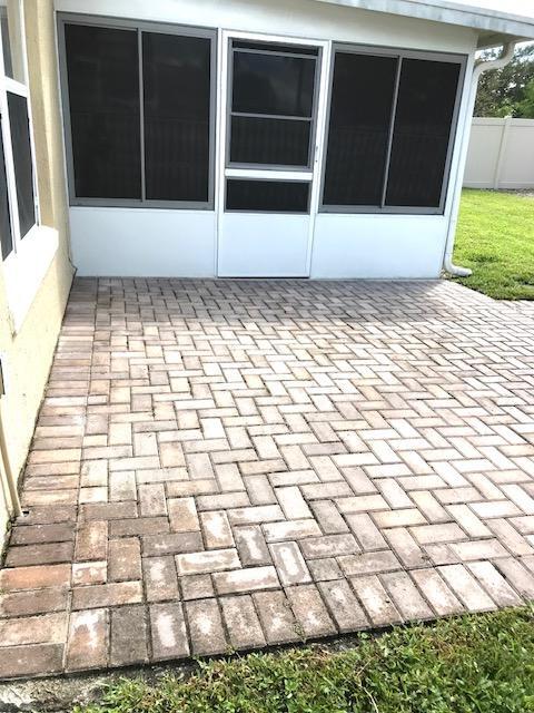 Building Photo - 13932 Huntwick Dr