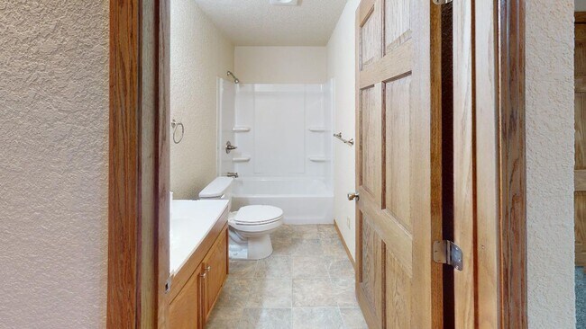 Building Photo - Spacious 4-Bed, 3-Bath Family Home with Fenced Yard and Attached Garage