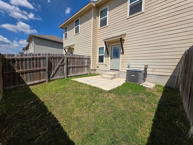 Building Photo - Town home for rent