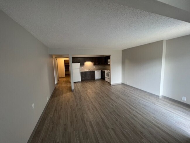 Building Photo - Spacious 2 bedroom in downtown location