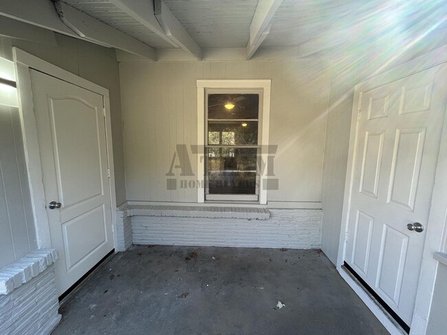 Building Photo - Beautiful Remodeled 3 Bed 2 Bath