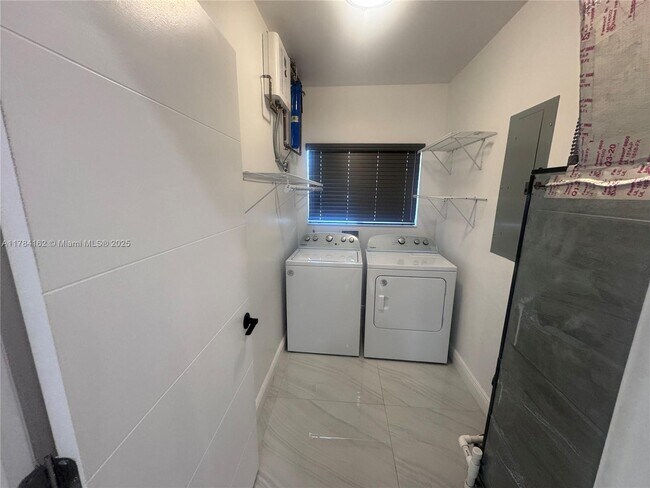 Building Photo - 2048 NW 99th Terrace