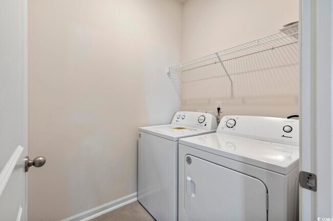 Building Photo - 1833 Castlebay Dr