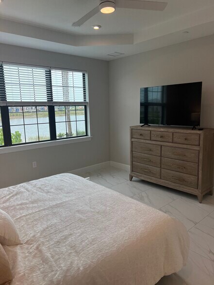 Building Photo - 15257 Zeno Way