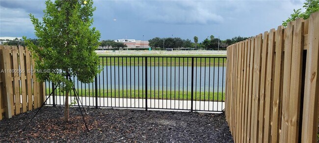 Building Photo - 1461 NE 5th Ave