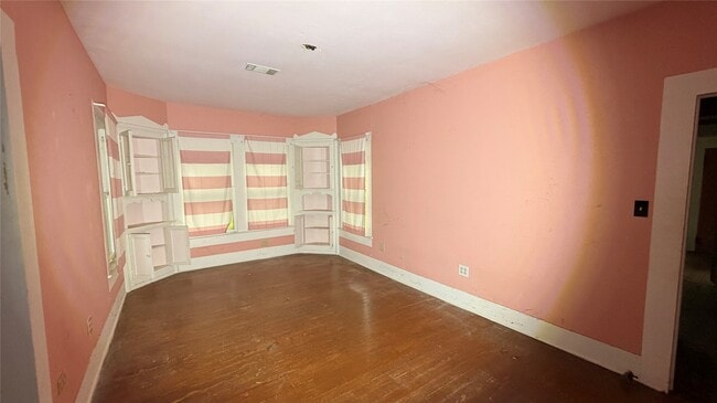 Building Photo - 1501 S Columbia Dr