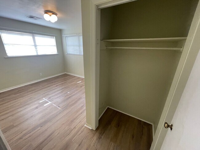 Building Photo - 660 Enfield Ln, Beaumont, TX 77706