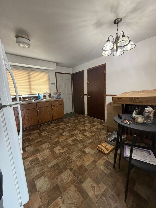 Building Photo - Midpark Duplex