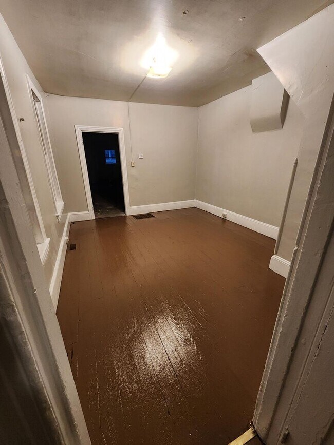 Building Photo - 1023 Greenwich St