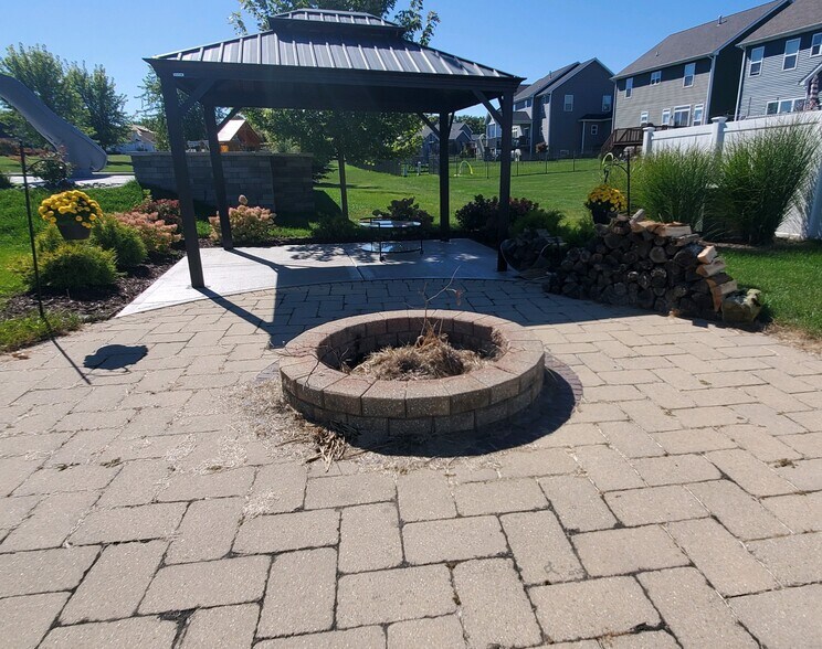 Fire Pit and Covered Area - 895 Huey Dr