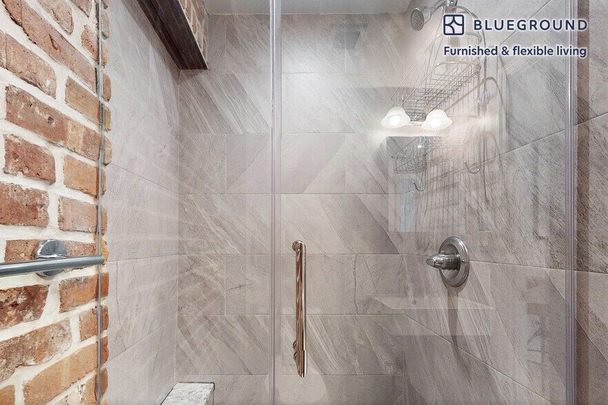 Building Photo - 41 W 24th St