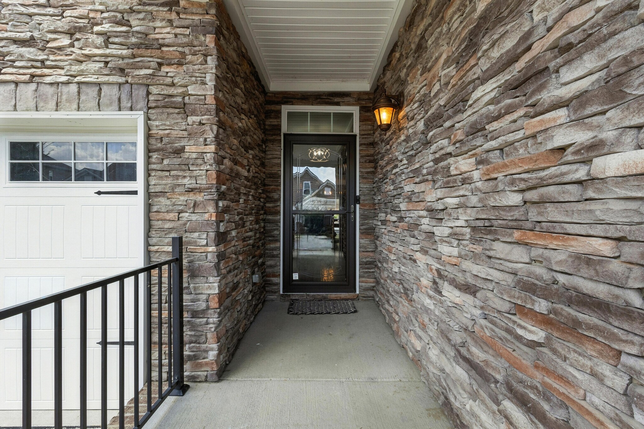 Building Photo - 2146 River Overlook Dr
