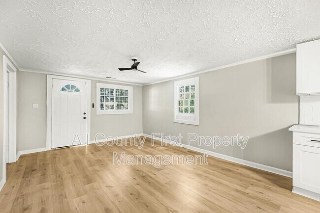 Building Photo - 2845 3rd Ave SW