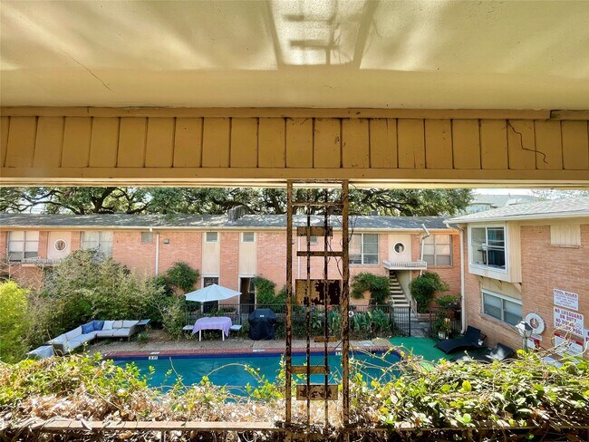 Building Photo - 3420 Mt Vernon St