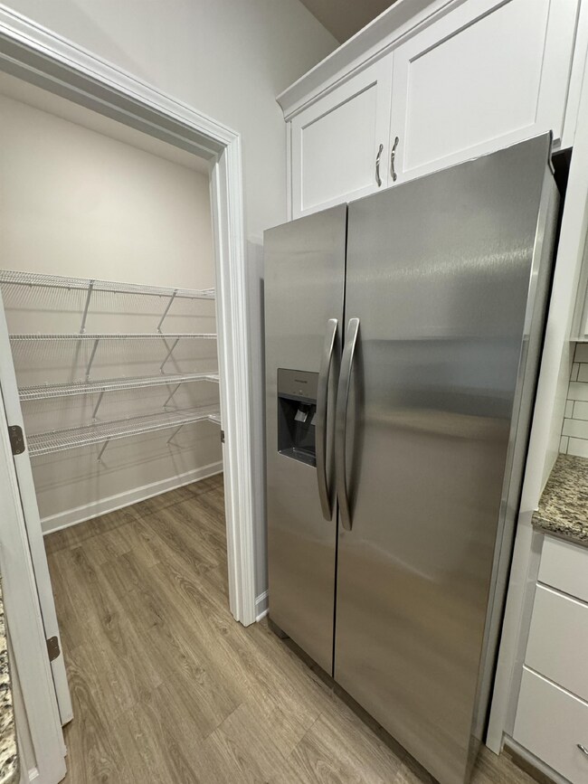 Building Photo - LIKE NEW, 3 bed 2 bath Townhome in Lula!