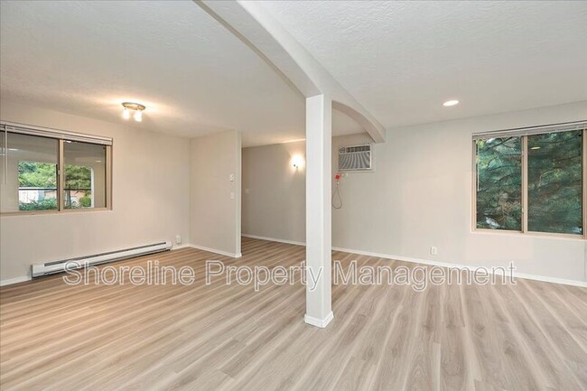 Building Photo - 2111 Brittany Ln
