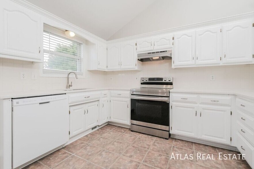 Building Photo - 8608 NE 111th St