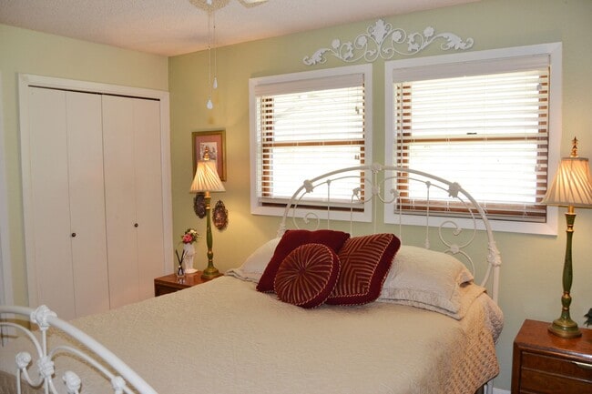 Building Photo - West Gate Area | Furnished | House