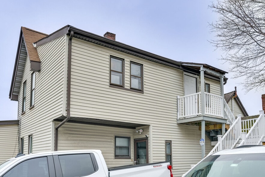 Building Photo - 467 Ferry St