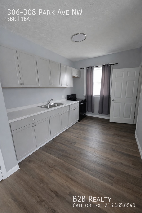 Building Photo - 306-308 Park Ave NW-