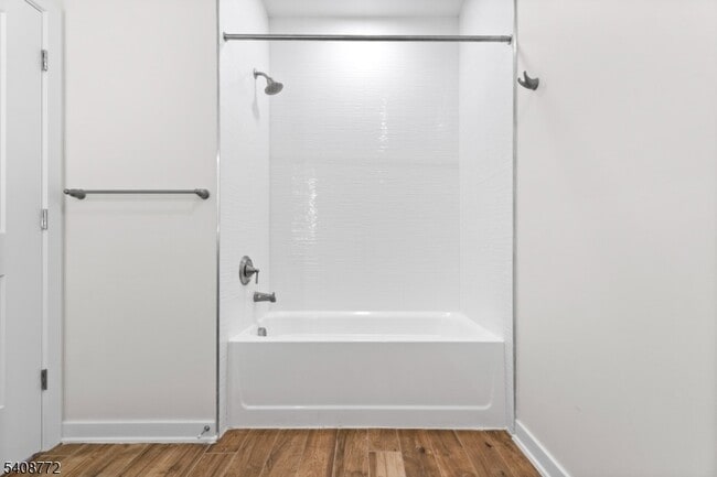 Building Photo - 321 E 3rd St