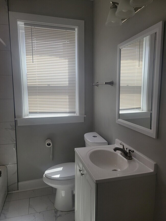 Building Photo - 7918 S Essex Ave