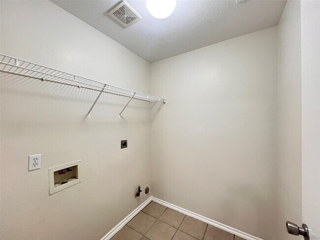 Building Photo - 4714 Garden Meadow Dr